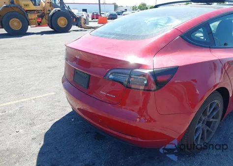 2021 Tesla Model 3 Long Range Dual Motor All-Wheel Drive z USA, uszkodzony, nr VIN 5YJ3E1EB8MF074403
